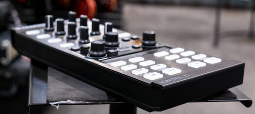 Native Instruments Traktor Kontrol X1 MKII DJ Controller